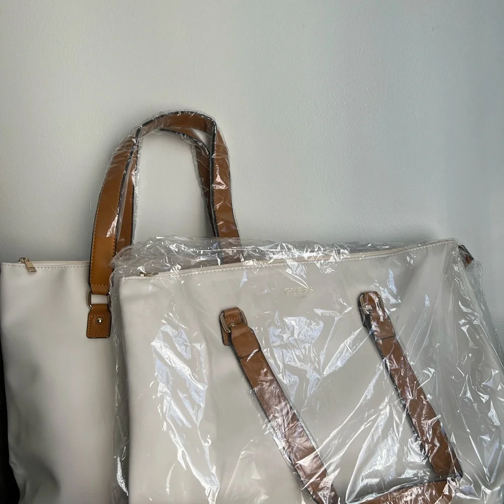 Guess White and Brown Tote Bag - Picture 3 of 4